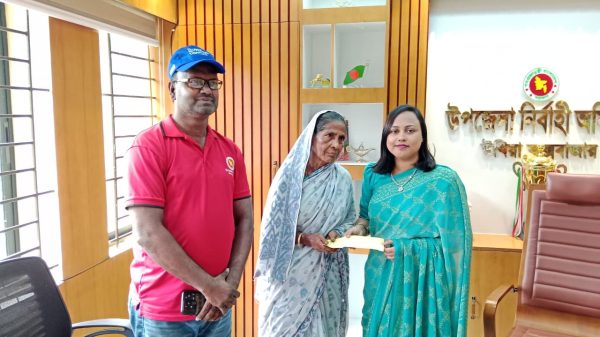 নির্বাহী কর্মকর্তা পান্ন আকতার