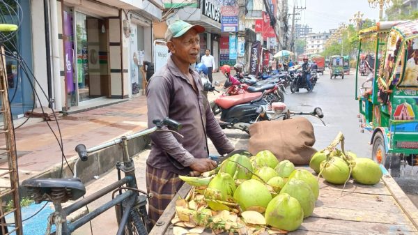 বিক্রেতা সবুর আলী