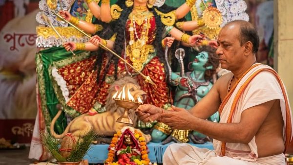 পূজা উদযাপন ফ্রন্ট