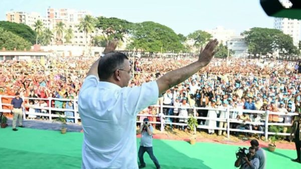 প্রধানমন্ত্রী রাজশাহীতে আখ চাষিদের প্রণোদনা দিলেন