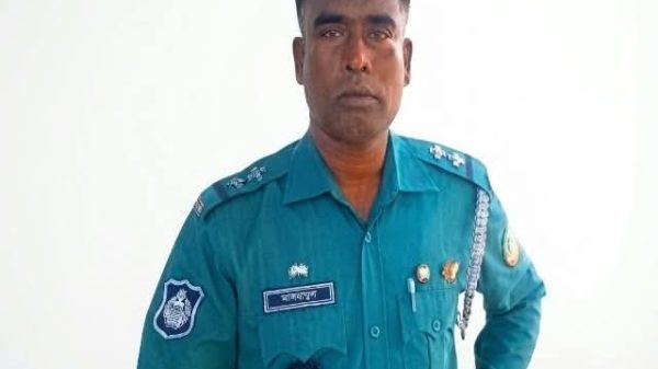 তথ্য চাওয়ায় সাংবাদিককে মেজাজ দেখালেন দামকুড়া থানার এসআই আসরাফুল